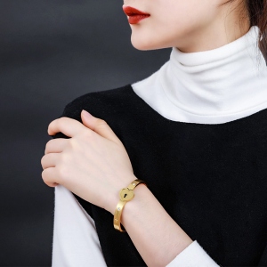 Bracciale e collana chiave personalizzati per coppia in oro