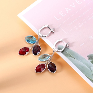 Gepersonaliseerde bladvormige geboortestenen oorbellen in zilver