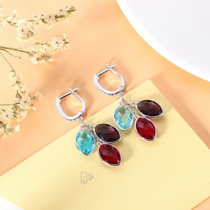 Gepersonaliseerde bladvormige geboortestenen oorbellen in zilver